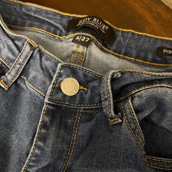 Judy Blue Jeans with Lace Detail - Picture 4 of 11